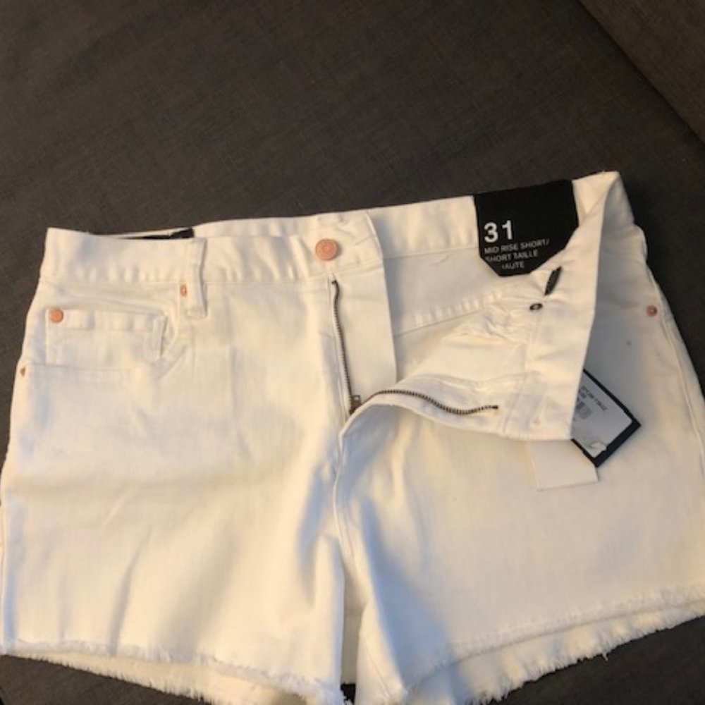 NWT Armani Exchange  White Denim Mid Rise  Shorts Size 31
